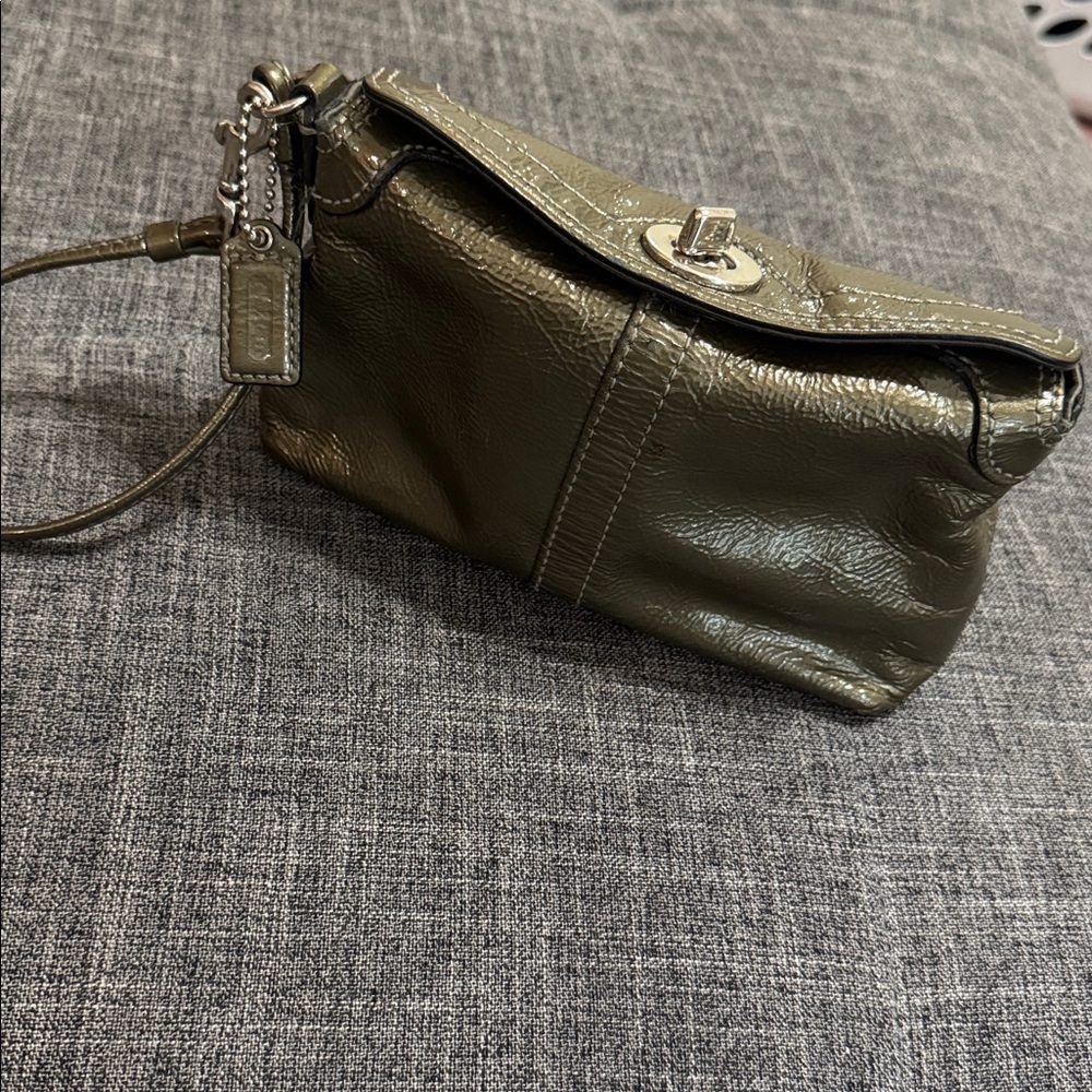 Vintage Coach Olive Metallic Leather Wristlet Clutch | Turn Lock Mini Bag - Picture 2 of 8